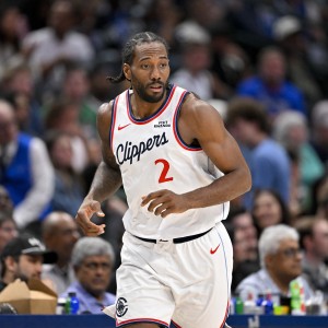 MK体育app下载-机器卡！伦纳德常规赛65场 场均27.9分6.4板3.6助1.9断 三分38.7%